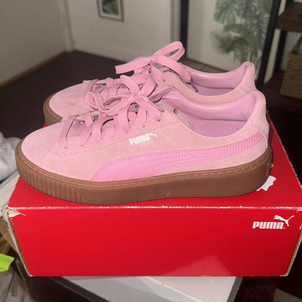 Pink pumas suede shoes🌸💗 - Picture 2 of 5